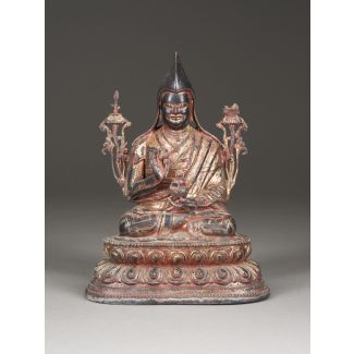 Eine sitzende figur von tsongkhapa aus bronze