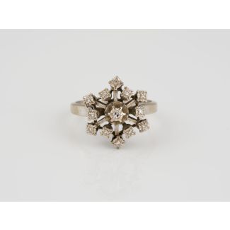 Entourage ring mit achtkant diamanten