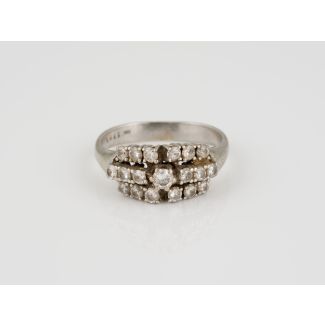 Entourage brillant ring
