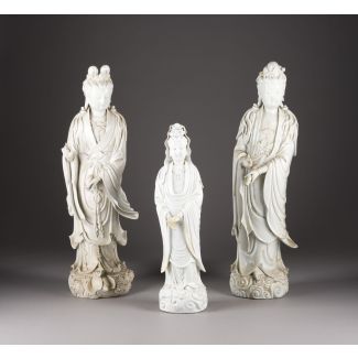 Drei blanc-de-chine-figuren des guanyin