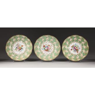 THREE PORCELAIN PLATES WITH FLORAL DECOR 