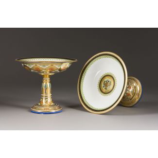 A PAIR OF PORCELAIN TAZZAS FROM THE KREMLIN SERVICE 