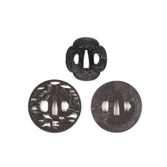 Drei Tsuba aus Eisen