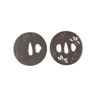 Zwei Tsuba aus Eisen