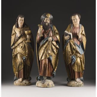 Drei gotische apostelfiguren: jakobus, johannes und philipus