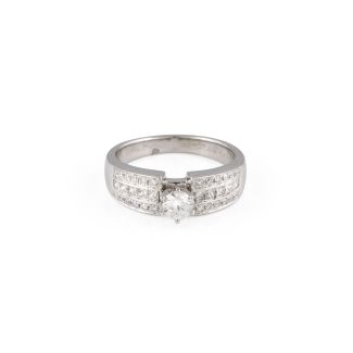 Klassischer diamant ring