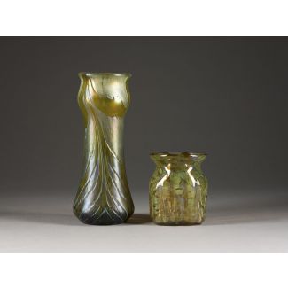 Zwei vasen im jugendstil