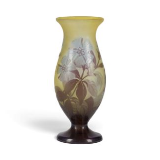 VASE MIT KORNBLUMEN-DEKOR