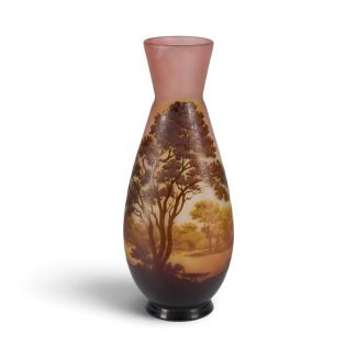 VASE MIT WALD-UND SEELANDSCHAFT