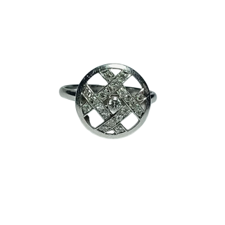 Runder durchbrochener Ring mit Diamanten, 18-karätiges Weißgold.
